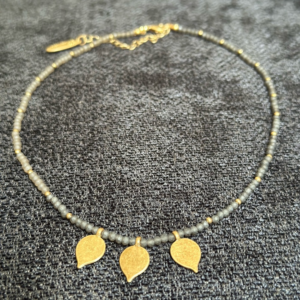 Plunder Golden Leaves Charm Beaded Choker Necklace NWT - Picture 3 of 3